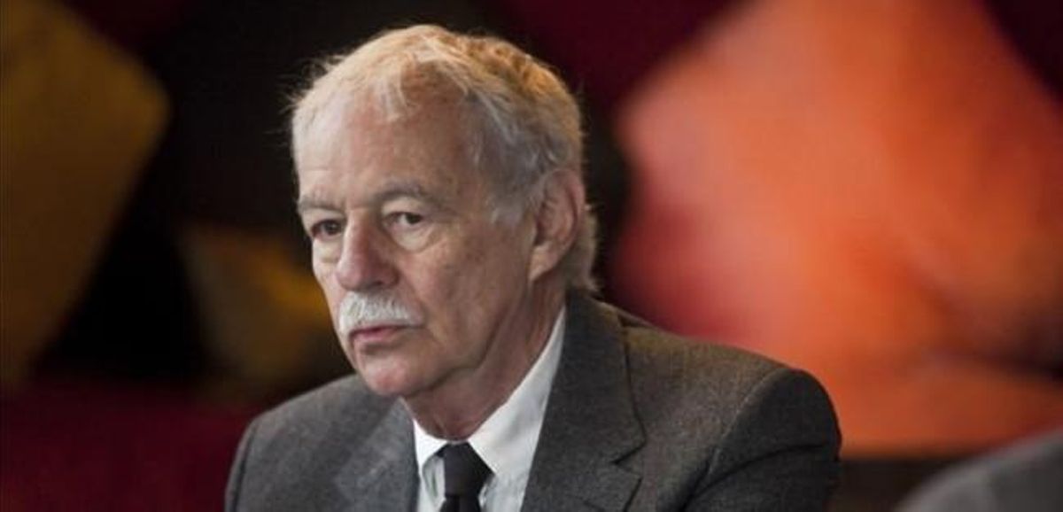 Eduardo Mendoza en la presentacion de su novela ’El enredo de la bolsa y la vida’ Eduardo Mendoza en la presentacion de su novela ’El enredo de la bolsa y la vida’