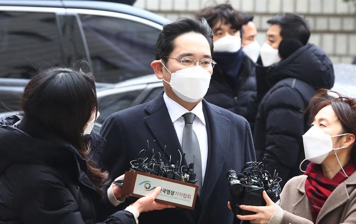 Lee Jae-yong, a su llegada al tribunal que le juzga en Seúl. Lee Jae-yong, a su llegada al tribunal que le juzga en Seúl.