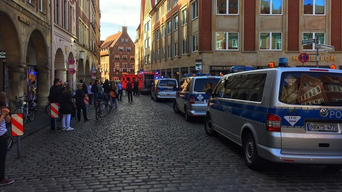 Equipos de emergencia en la zona del atropello masivo en Münster. Equipos de emergencia en la zona del atropello masivo en Münster.