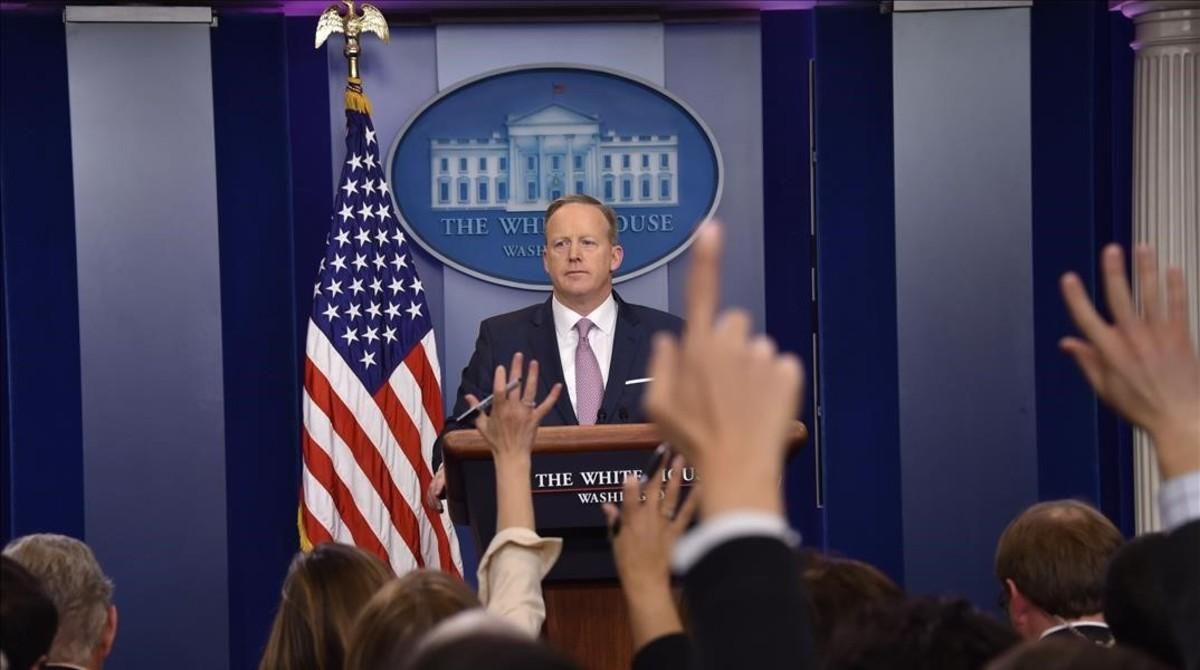 El portavoz de la Casa Blanca, Sean Spicer, durante la rueda de prensa. El portavoz de la Casa Blanca, Sean Spicer, durante la rueda de prensa.