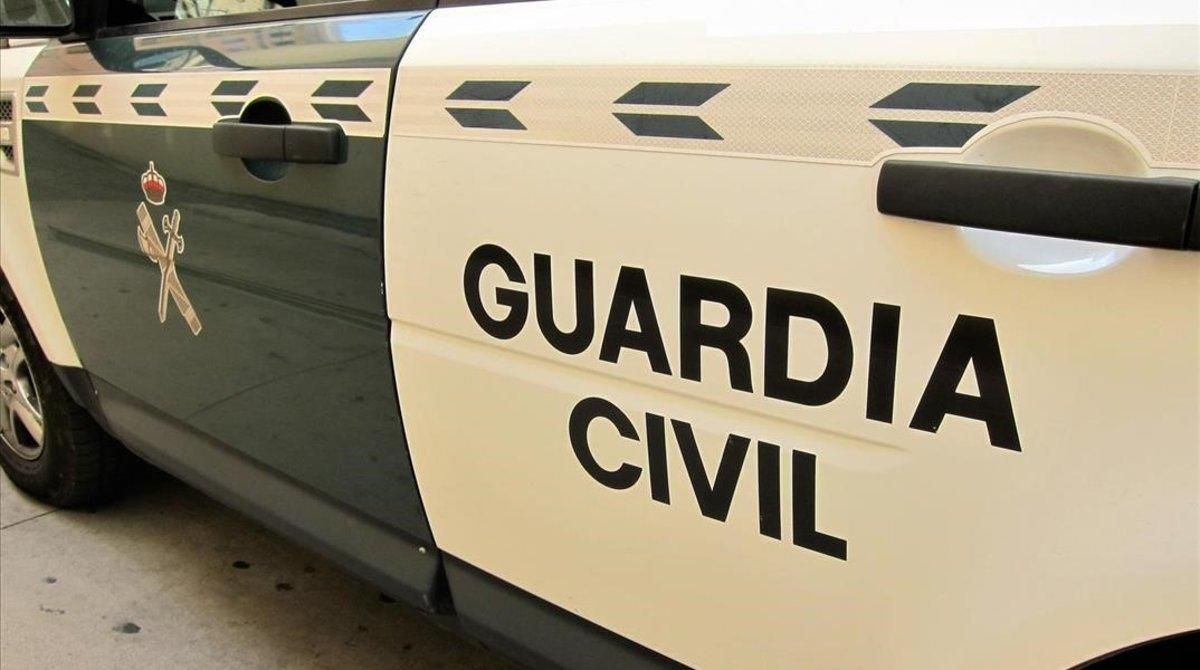 Coche de la Guardia Civil. Coche de la Guardia Civil.