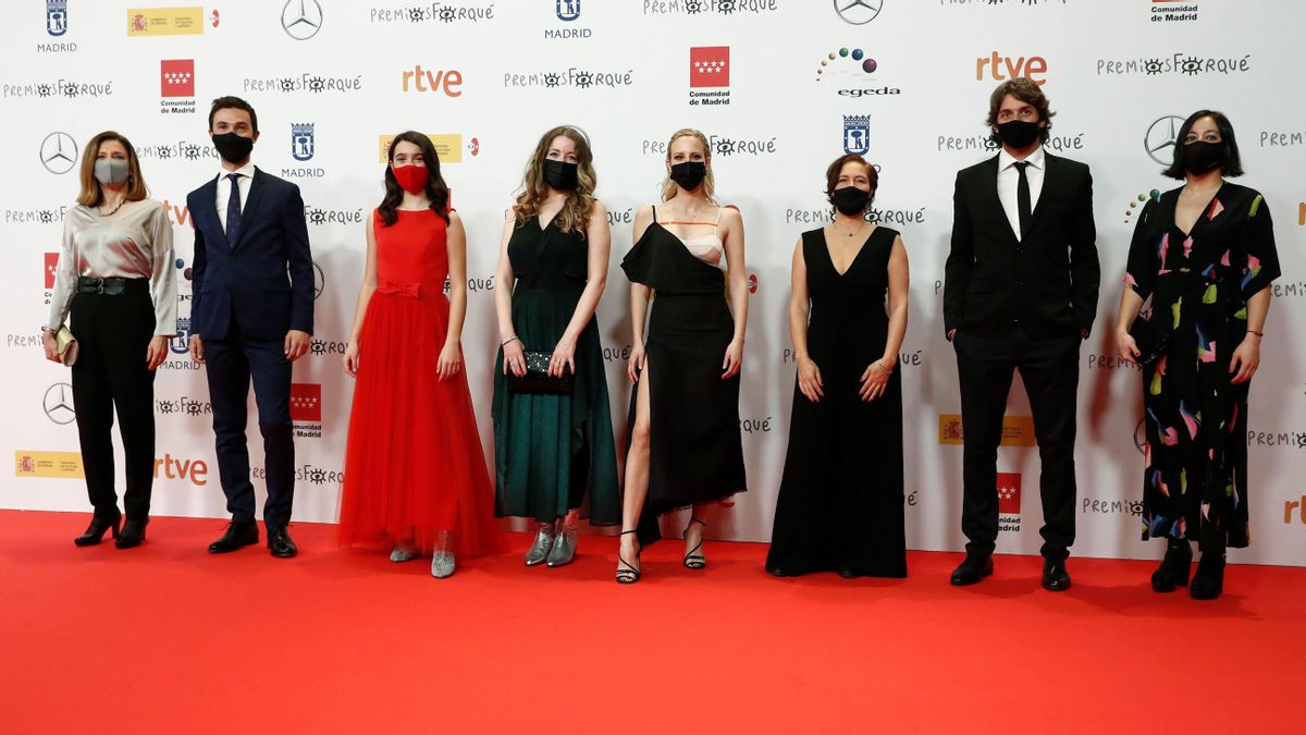 El equipo de ’Las niñas’ a su llegada a Ifema en Madrid, donde se realizó la gala de los Forqué la noche del sábado. El equipo de ’Las niñas’ a su llegada a Ifema en Madrid, donde se realizó la gala de los Forqué la noche del sábado.