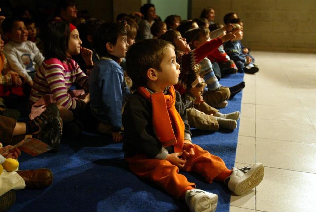 Niños disfrutando del espectáculo un somriure per la Laia en el Centro Cívico el Collfoto (Barcelona) XAVIER GONZALEZ