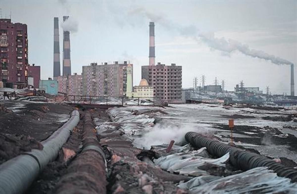 Contaminación 8Imagen de la ciudad de Norilsk, donde se calcula que se produce el 1% de las emisiones mundiales de óxido de sulfuro. Contaminación 8Imagen de la ciudad de Norilsk, donde se calcula que se produce el 1% de las emisiones mundiales de óxido de sulfuro.