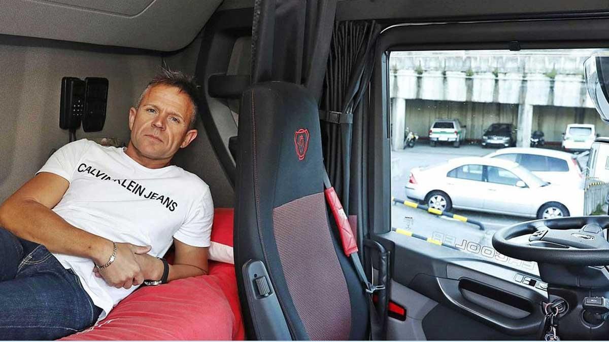José Ángel Otero, transportista autónomo en su camión. José Ángel Otero, transportista autónomo en su camión.