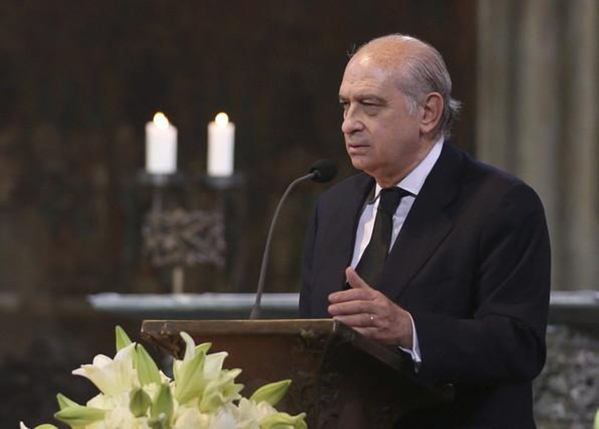 El ministro del Interior español, Jorge Fernandez Díaz, durante el funeral de Estado en memoria de las víctimas de Germanwings celebrado en Colonia. El ministro del Interior español, Jorge Fernandez Díaz, durante el funeral de Estado en memoria de las víctimas de Germanwings celebrado en Colonia.