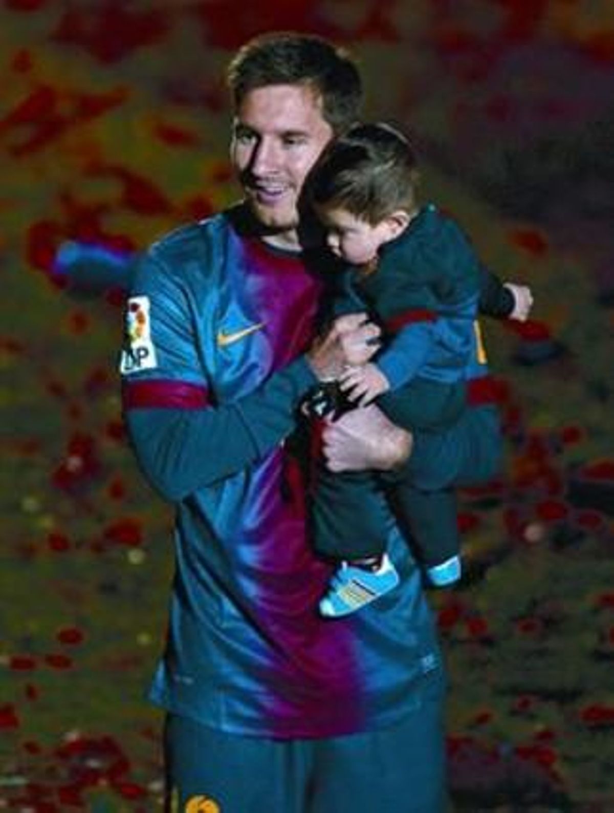 Celebración 8 Leo y su hijo Thiago festejan la última Liga. Celebración 8 Leo y su hijo Thiago festejan la última Liga.
