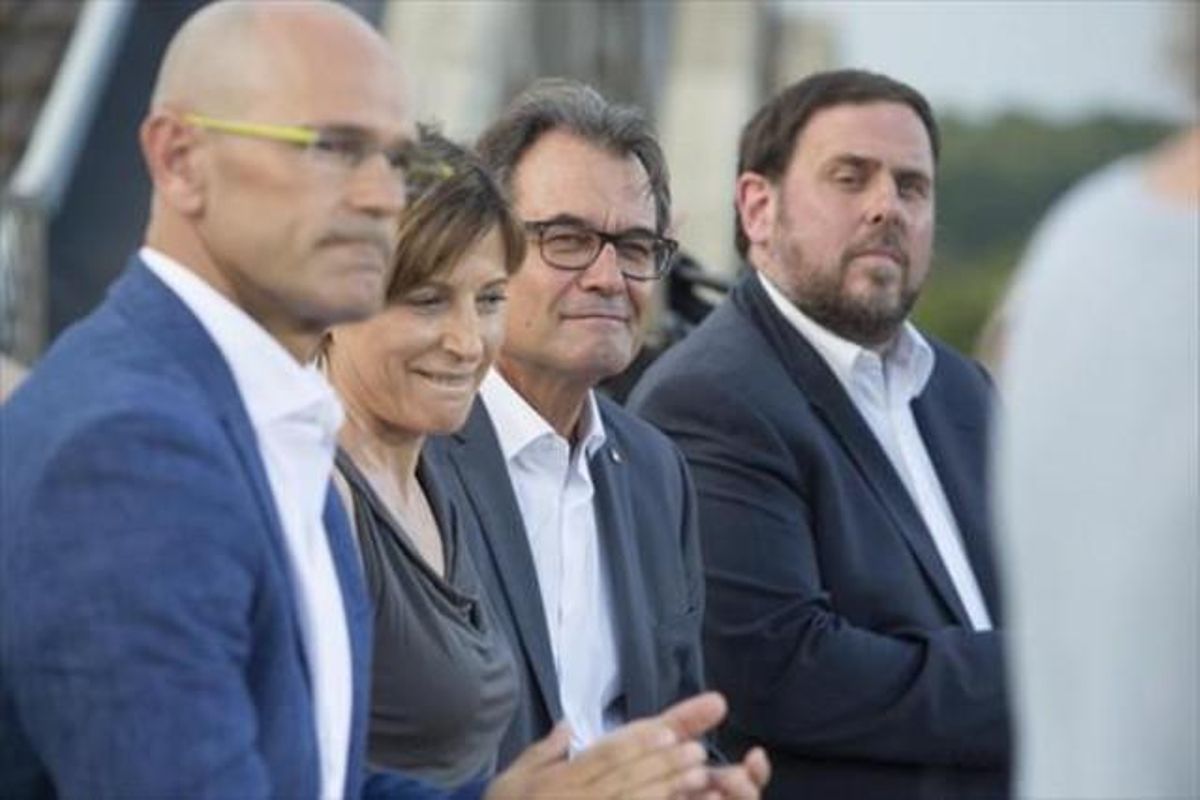 Raül Romeva, Carme Forcadell, Artur Mas y Oriol Junqueras, en la presentación de Junts pel Sí. Raül Romeva, Carme Forcadell, Artur Mas y Oriol Junqueras, en la presentación de Junts pel Sí.