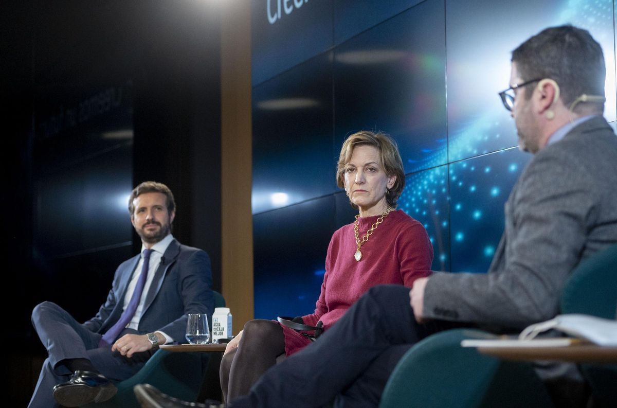 Pablo Casado y Anne Applebaum, este martes en Madrid, en la charla moderada por Ramón González Ferriz. Pablo Casado y Anne Applebaum, este martes en Madrid, en la charla moderada por Ramón González Ferriz.