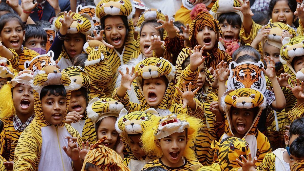 Escolares indios celebran el Día Mundial del Tigre
