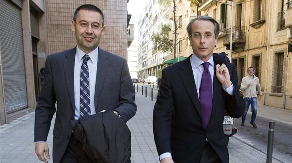 Los directivos Bartomeu y Faus, camino de la cumbre con Rosell que se ha celebrado este jueves por la mañana. Los directivos Bartomeu y Faus, camino de la cumbre con Rosell que se ha celebrado este jueves por la mañana.