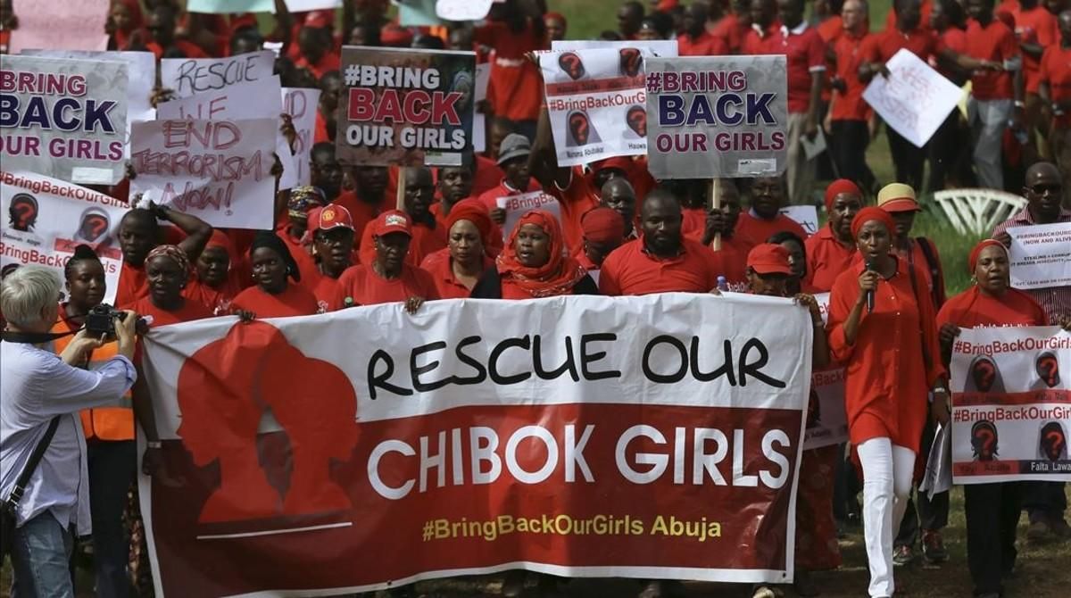 Un grupo de manifestantes en Abuja por la liberación de las 219 chicas de Chibok, poco después de su secuestro el 14 de abril del 2014. Un grupo de manifestantes en Abuja por la liberación de las 219 chicas de Chibok, poco después de su secuestro el 14 de abril del 2014.