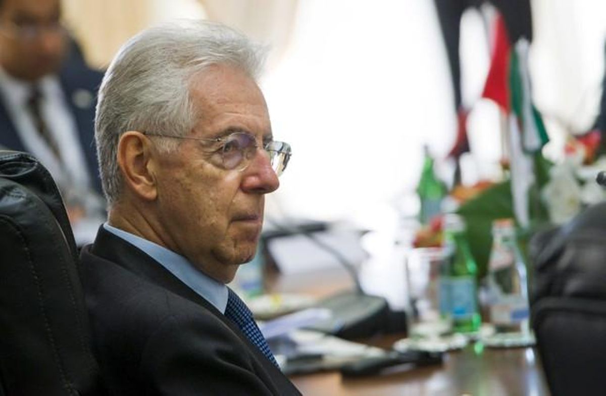 El primer ministro italiano, Mario Monti, durante la reunión del grupo ’Cinco más Cinco’, el viernes en La Valeta (Malta). El primer ministro italiano, Mario Monti, durante la reunión del grupo ’Cinco más Cinco’, el viernes en La Valeta (Malta).