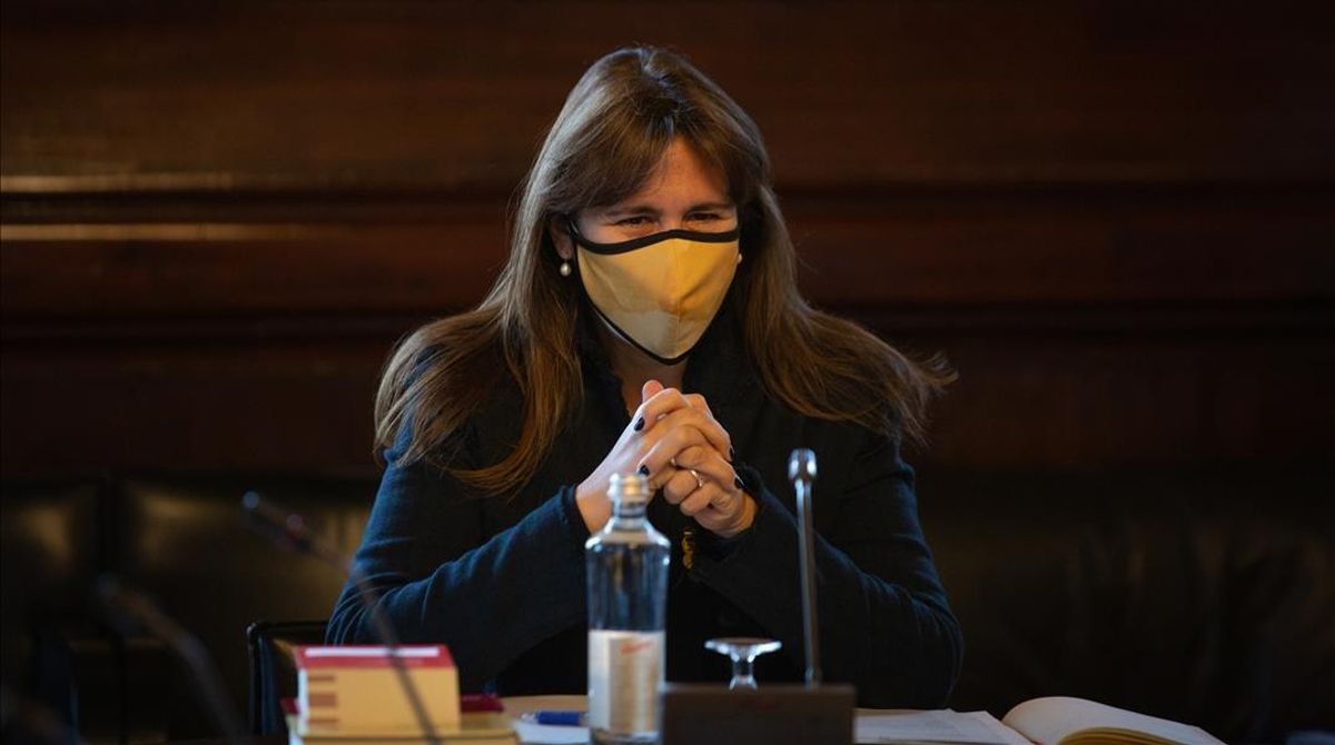 Laura Borràs preside la reunión de la nueva Mesa del Parlament. Laura Borràs preside la reunión de la nueva Mesa del Parlament.