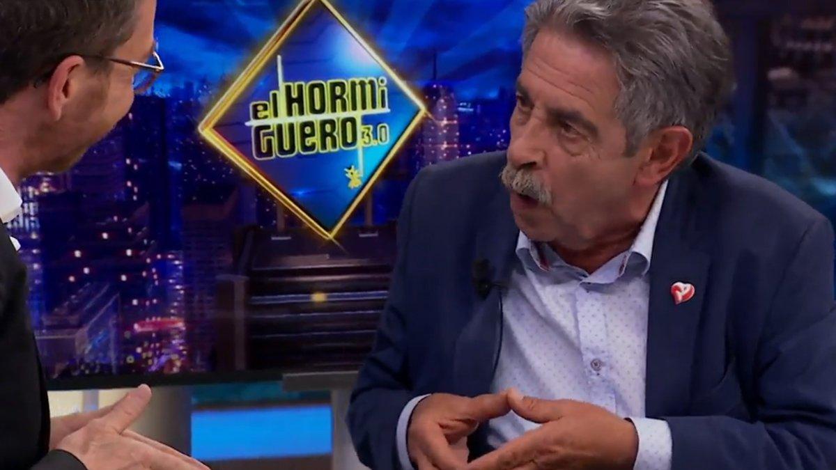 Miguel Ángel Revilla y su peculiar imitación de Glòria Serra en 'El hormiguero' Miguel Ángel Revilla y su peculiar imitación de Glòria Serra en 'El hormiguero'