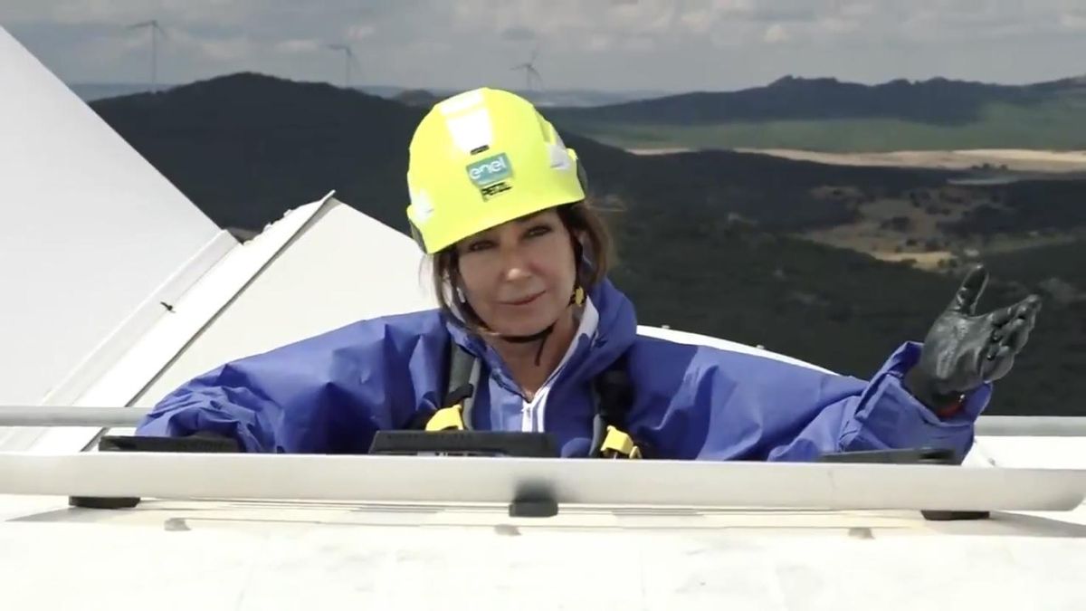 Ana Rosa Quintana desde un molino Ana Rosa Quintana desde un molino