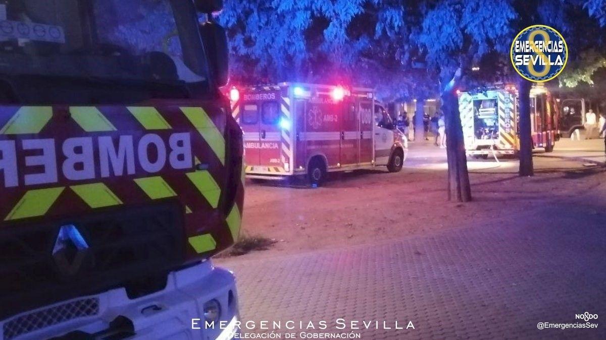 Herida una mujer que se precipitó desde un segundo piso en Sevilla al escapar de un incendio