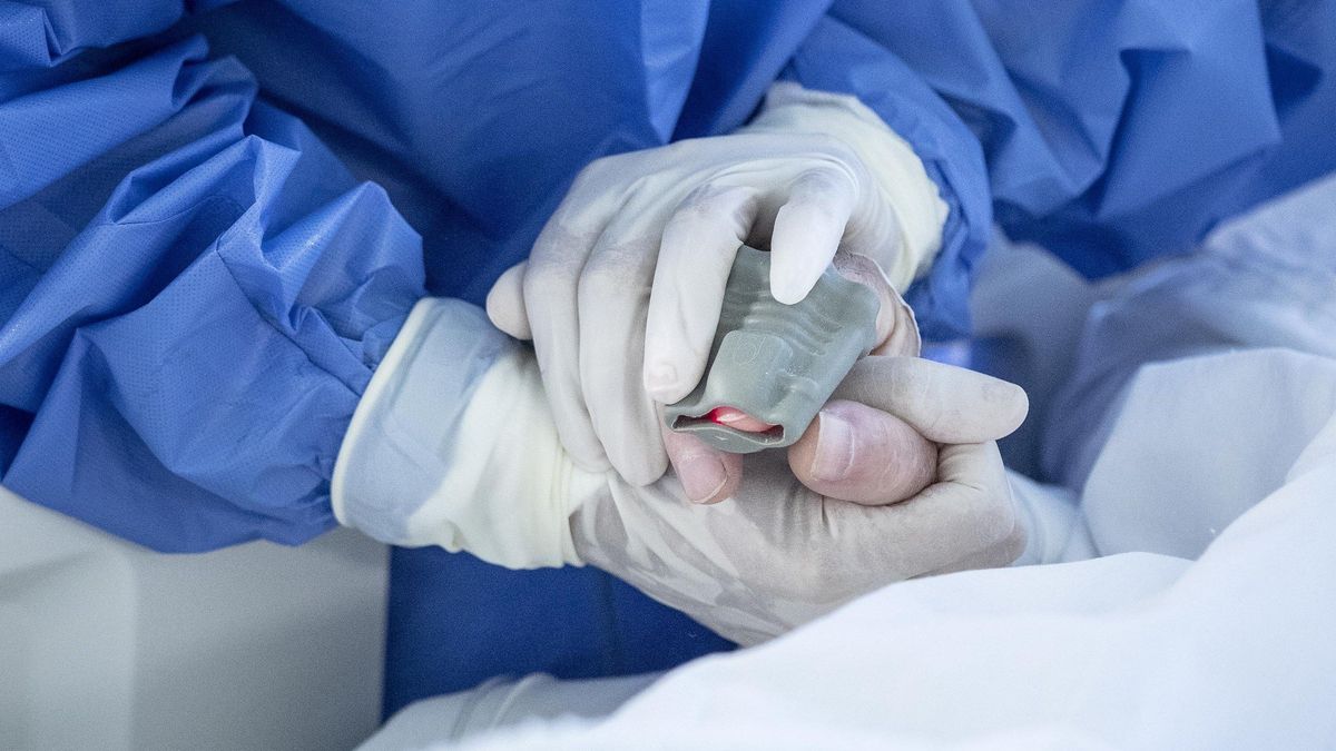 Planta UCI de pacientes ingresados por covid en el edificio Garbí en el Parc Sanitari Pere Virgili que depende del Hospital Vall d’Hebrón. Planta UCI de pacientes ingresados por covid en el edificio Garbí en el Parc Sanitari Pere Virgili que depende del Hospital Vall d’Hebrón.