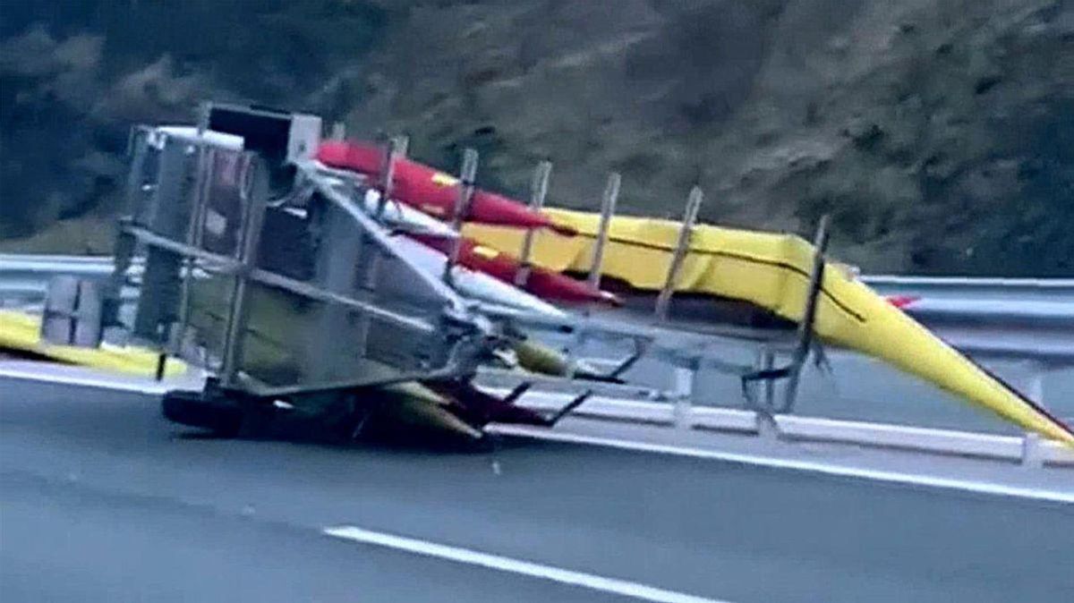 El K4 olímpic espanyol, destrossat en un accident de trànsit El K4 olímpic espanyol, destrossat en un accident de trànsit