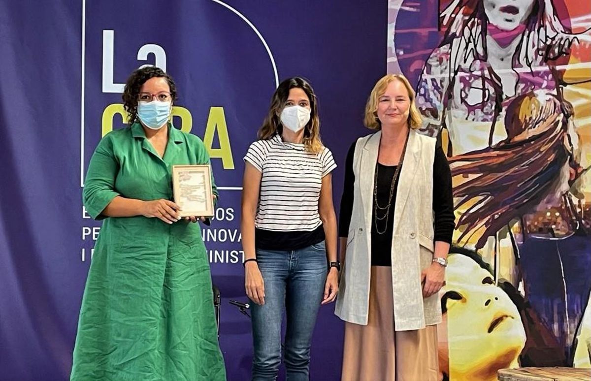 Entrega a Najat El Hachmi del IV Premio de periodismo María Luz Morales en Santa Coloma de Gramenet. Entrega a Najat El Hachmi del IV Premio de periodismo María Luz Morales en Santa Coloma de Gramenet.