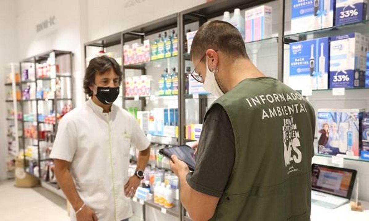 Gavà inicia la recogida puerta a puerta en los establecimientos comerciales Gavà inicia la recogida puerta a puerta en los establecimientos comerciales