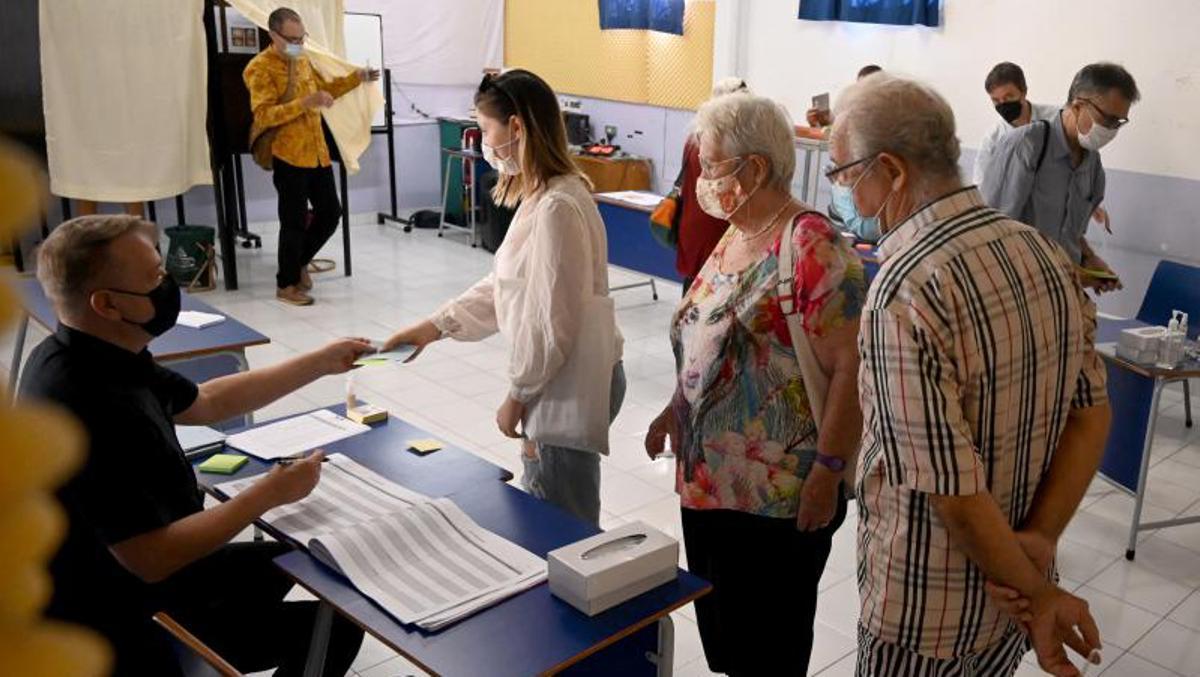 French citizens register before casting their votes during the second round of France’s presidential election at a polling centre in Kerobokan on Indonesia’s resort island of Bali on April 24, 2022. (Photo by SONNY TUMBELAKA / AFP)