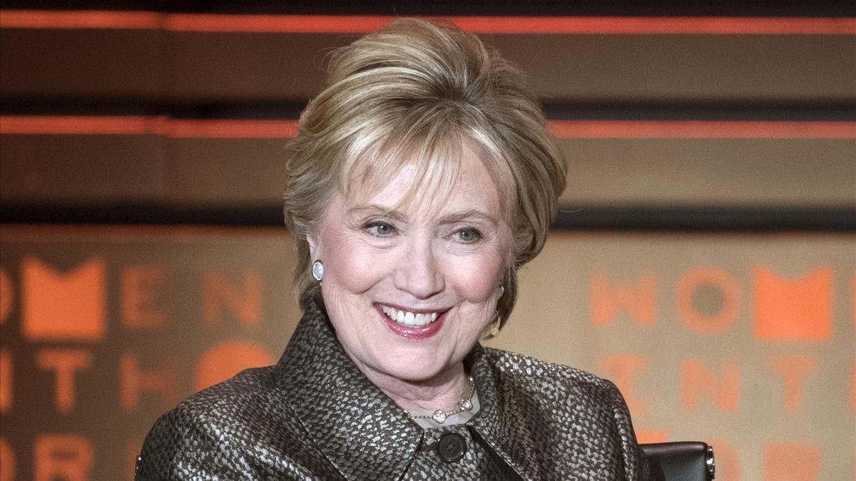 Hillary Clinton va mantenir en nòmina un assessor acusat d'assetjament sexual