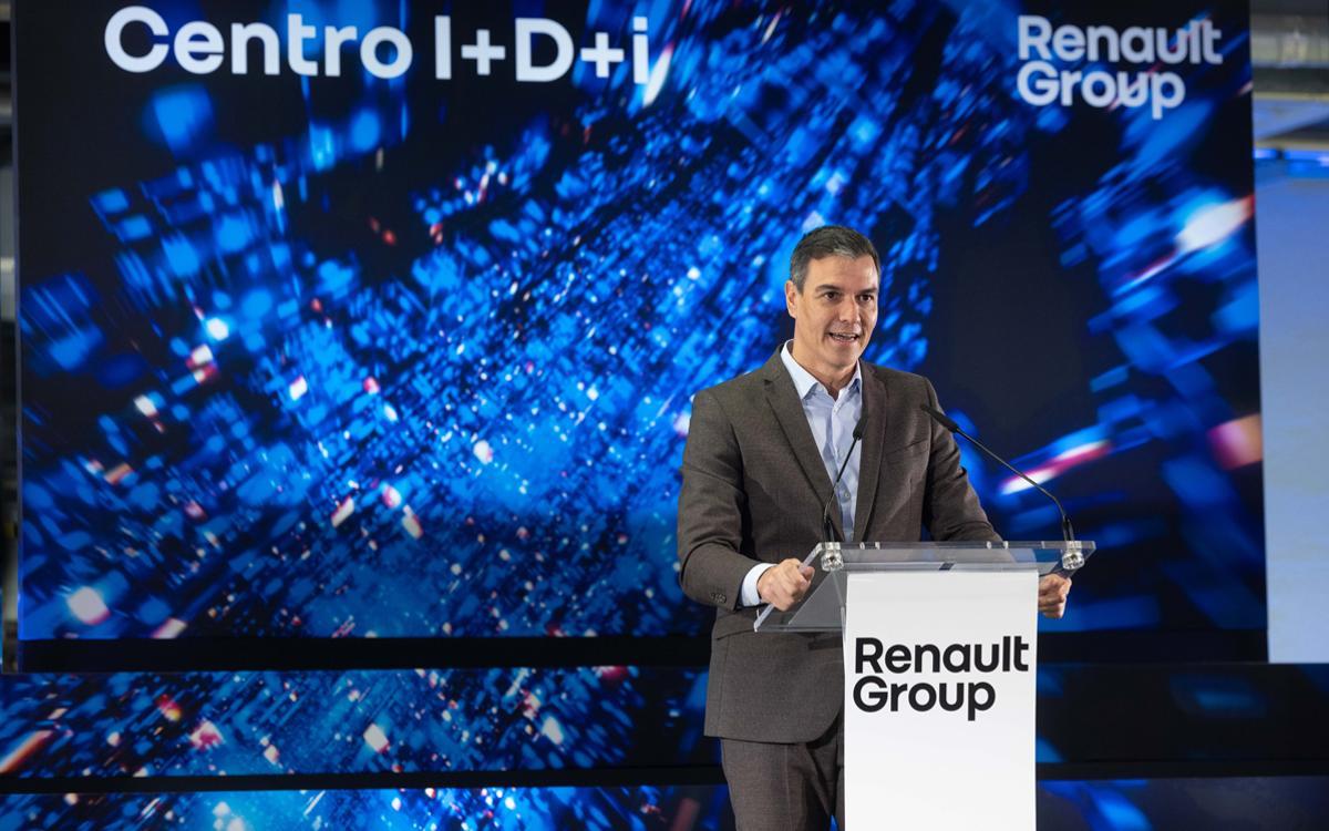 Pedro Sánchez en el centro I+D de Renault en Valladolid