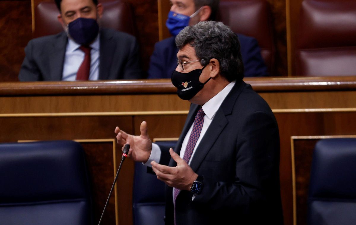 El ministro de Inclusión y Seguridad Social, José Luís Escrivá; durante una sesión del Congreso. El ministro de Inclusión y Seguridad Social, José Luís Escrivá; durante una sesión del Congreso.