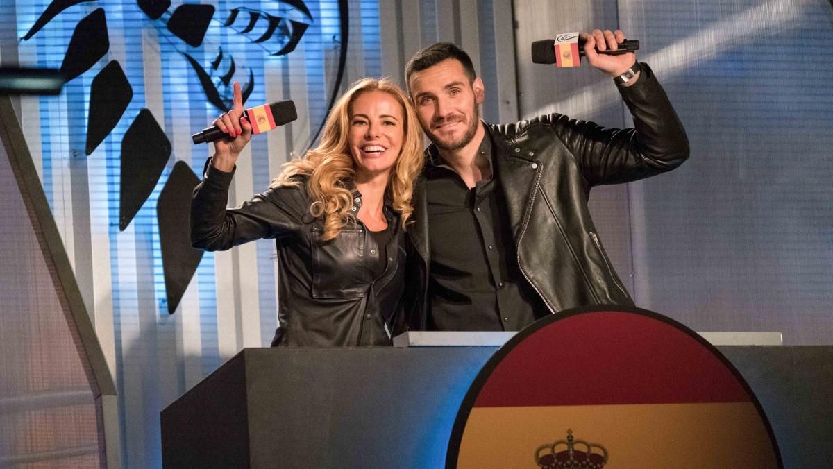 Paula Vázquez y Saúl Craviotto, en una imagen de ’Ultimate beastmaster’. Paula Vázquez y Saúl Craviotto, en una imagen de ’Ultimate beastmaster’.