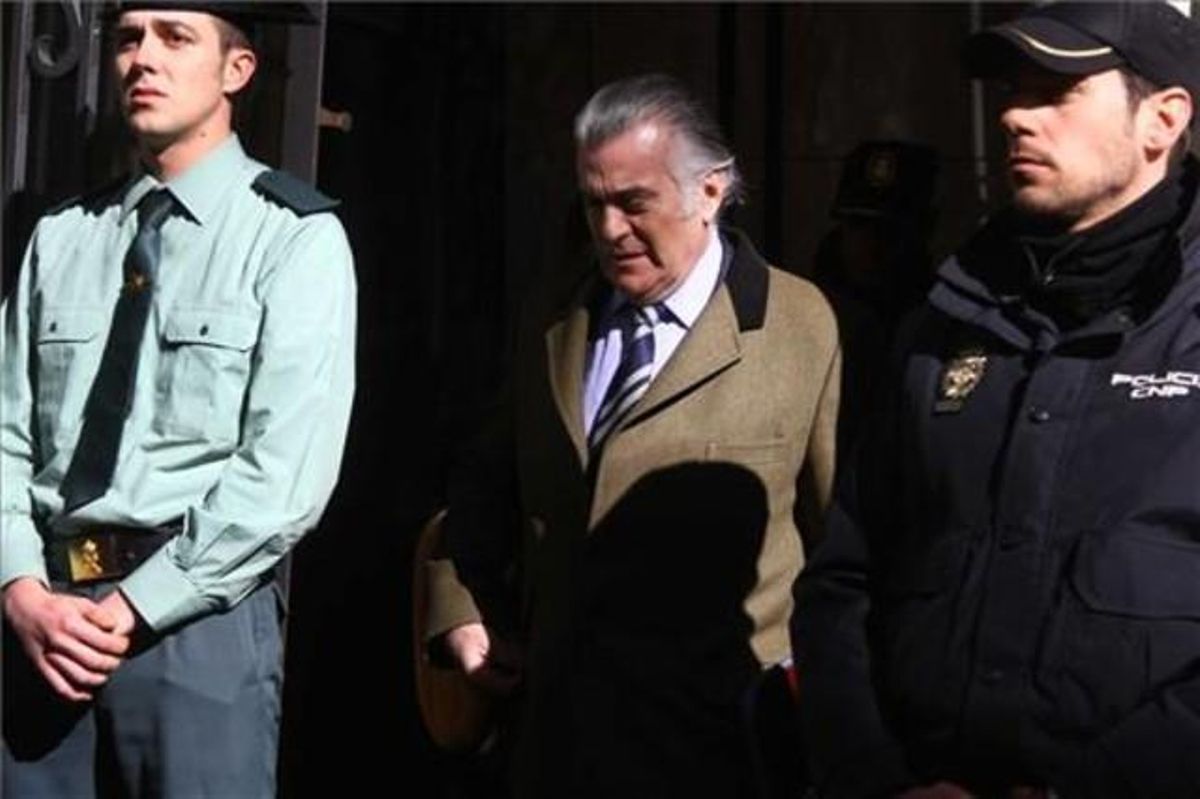 Bárcenas sale de la Fiscalía anticorrupción, el pasado 6 de febrero. Bárcenas sale de la Fiscalía anticorrupción, el pasado 6 de febrero.