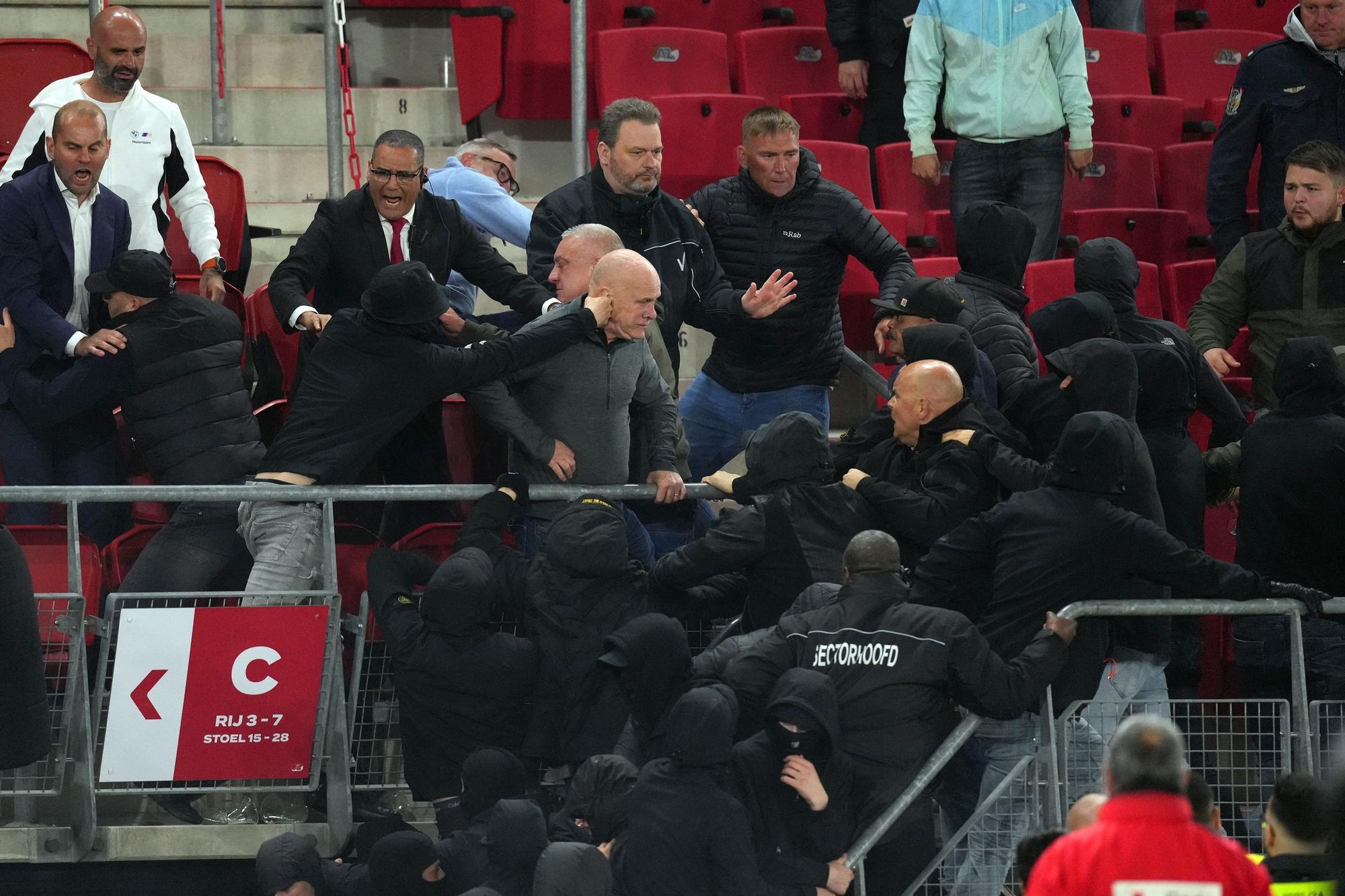 “West Ham players intervene as Dutch fans attack English team’s relatives after Conference League semi-final win”