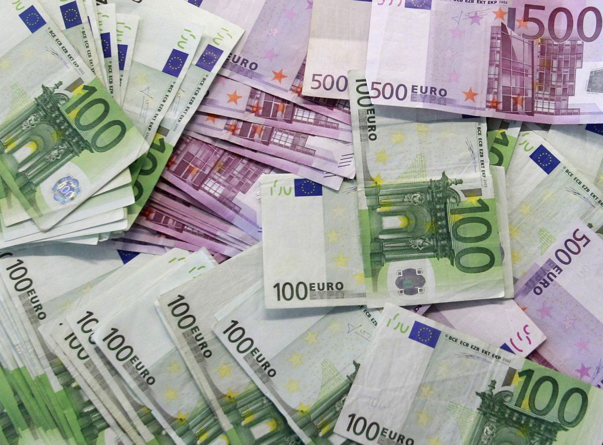 Billetes de 100 y de 500 euros Billetes de 100 y de 500 euros
