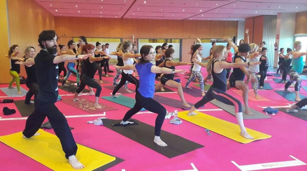Un congreso aviva la fiebre del yoga en Barcelona