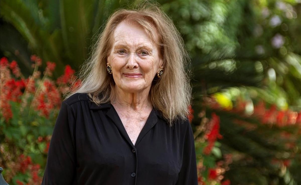 GRAF5267 POLLENCA (MALLORCA) 20 09 2019 - La escritora francesa Annie Ernaux quien recibe el Premio Formentor de las Letras 2019 un galardon concedido a su prosa implacable que le sera entregado durante las Conversaciones Literarias de Formentor que como cada ano reunen en Pollenca (Mallorca) a autores editores y lectores posa en los jardines del Hotel Formentor EFE CATI CLADERA GRAF5267 POLLENCA (MALLORCA) 20 09 2019 - La escritora francesa Annie Ernaux quien recibe el Premio Formentor de las Letras 2019 un galardon concedido a su prosa implacable que le sera entregado durante las Conversaciones Literarias de Formentor que como cada ano reunen en Pollenca (Mallorca) a autores editores y lectores posa en los jardines del Hotel Formentor EFE CATI CLADERA