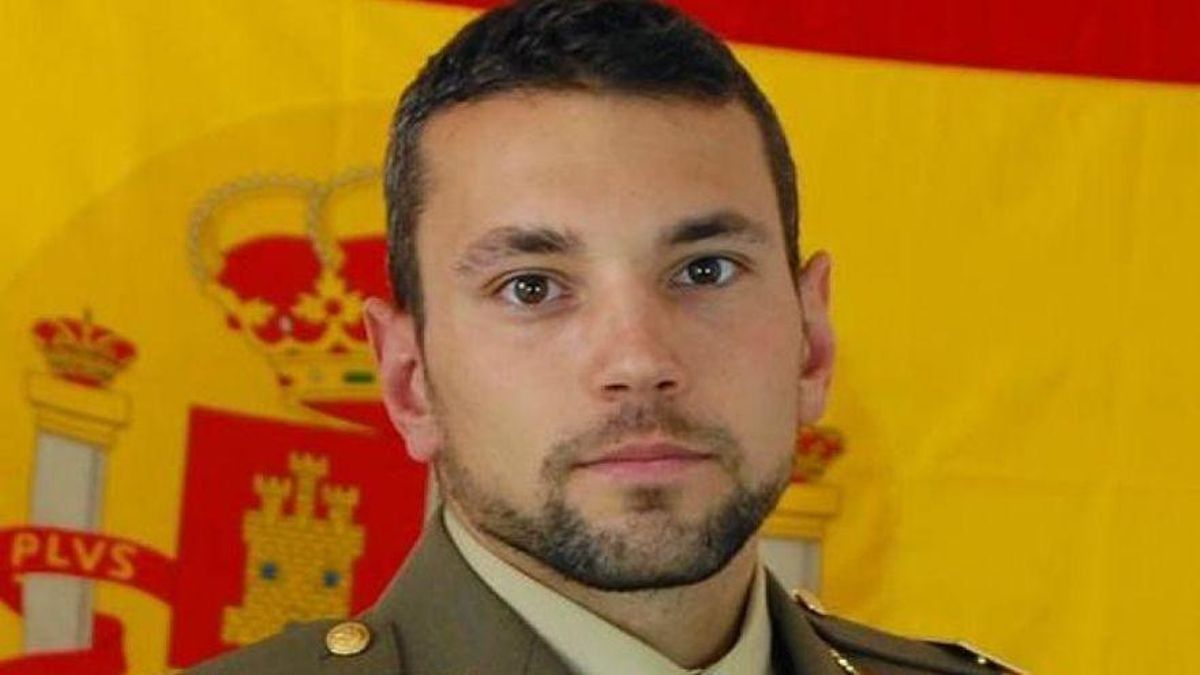 Imputados dos mandos militares por el salto paracaidista en Cartagena en el que murió el sargento Gallart Imputados dos mandos militares por el salto paracaidista en Cartagena en el que murió el sargento Gallart
