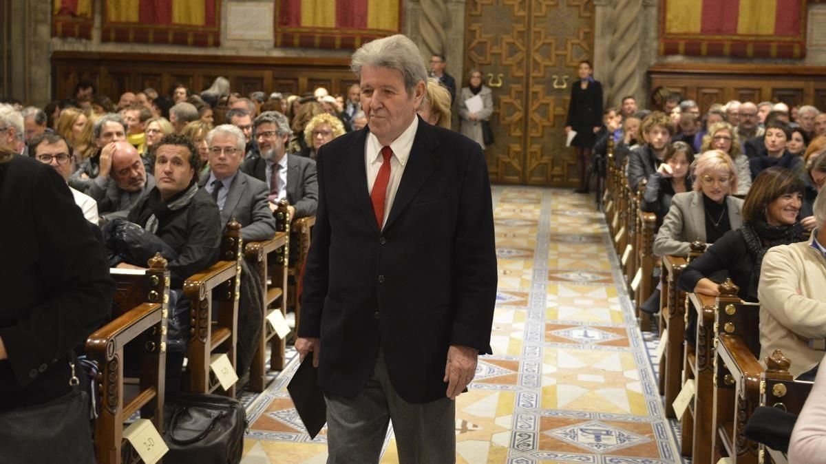 Jorge Herralde en el Saló de Cent del Ayuntamiento, donde recogió el premio Atlàntida. Jorge Herralde en el Saló de Cent del Ayuntamiento, donde recogió el premio Atlàntida.