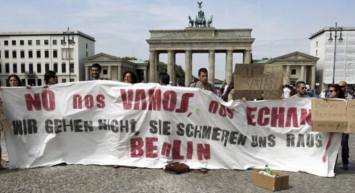 Varios jóvenes españoles del movimiento 15M, en Berlín el pasado 3 de julio. Varios jóvenes españoles del movimiento 15M, en Berlín el pasado 3 de julio.