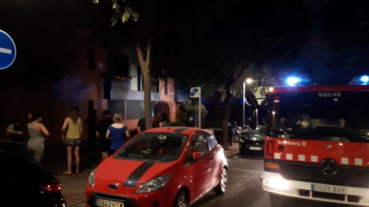Incendio doméstico en la calle de la Vinya de Esplugues Incendio doméstico en la calle de la Vinya de Esplugues