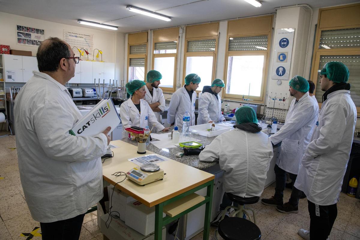 La fiesta grande de la FP en el instituto Pompeu Fabra de Badalona. | FOTOS