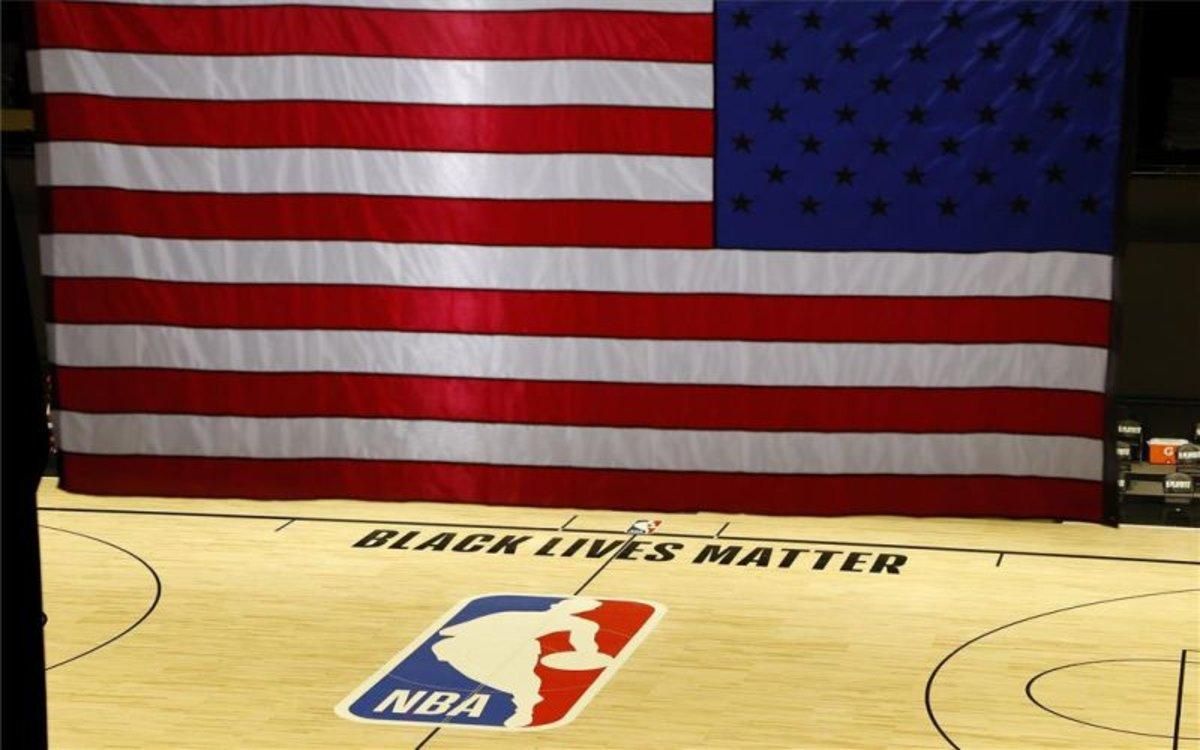 La bandera de los EEUU en una duela de la NBA. La bandera de los EEUU en una duela de la NBA.