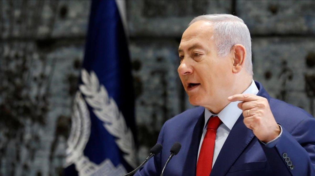 El primer ministro israelí, Benjamin Netanyahu, gesticula durante un discurso en el Banco de Israel.