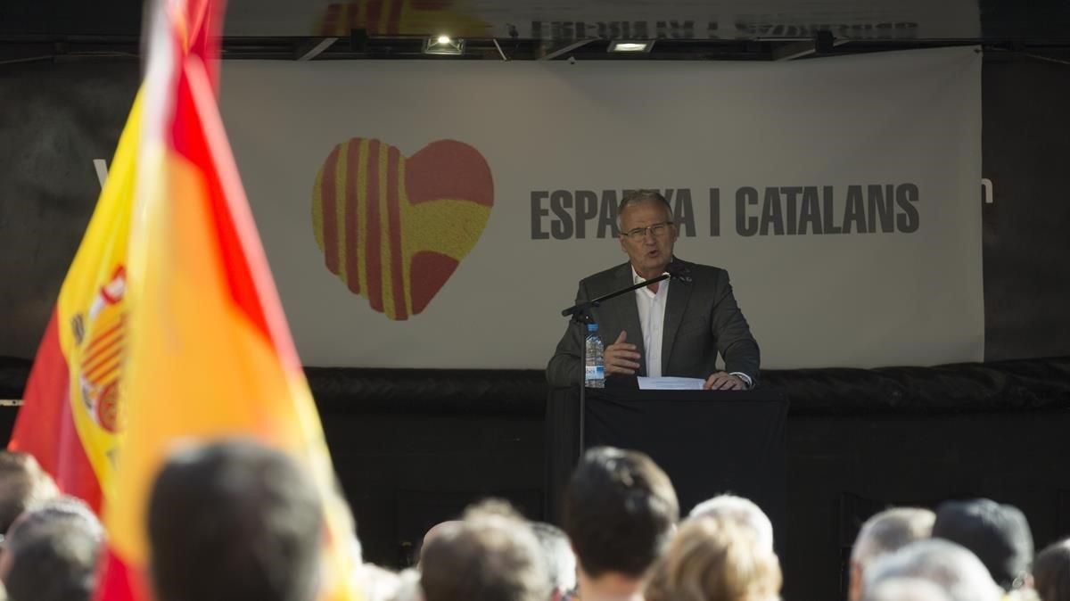 Josep Bou, en la manifestación convocada por España y Catalans con motivo del 40º aniversario de la Constitución. Josep Bou, en la manifestación convocada por España y Catalans con motivo del 40º aniversario de la Constitución.