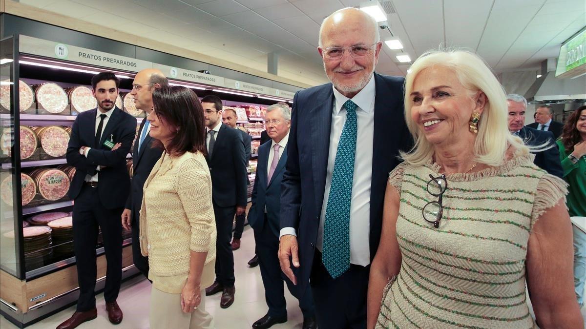 Roig con su esposa y vicepresidenta, Hortensia Herreroen el nuevo establecimietno de Vila Nova de Gaia.