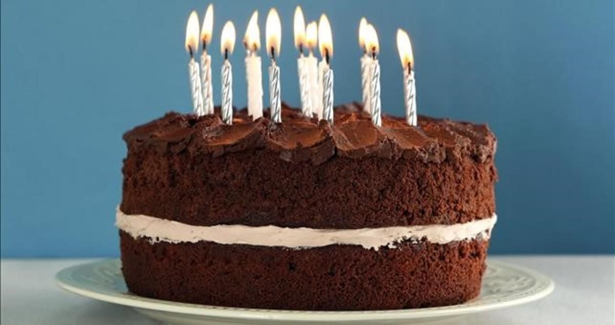 No hay fiesta de cumpleaños sin un pastel en su celebración. No hay fiesta de cumpleaños sin un pastel en su celebración.