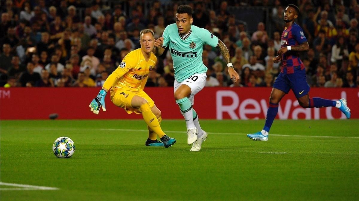 Lautaro esquiva a Ter Stegen antes de marcar el 0-1 del Inter en el Camp Nou el octubre pasado. Lautaro esquiva a Ter Stegen antes de marcar el 0-1 del Inter en el Camp Nou el octubre pasado.
