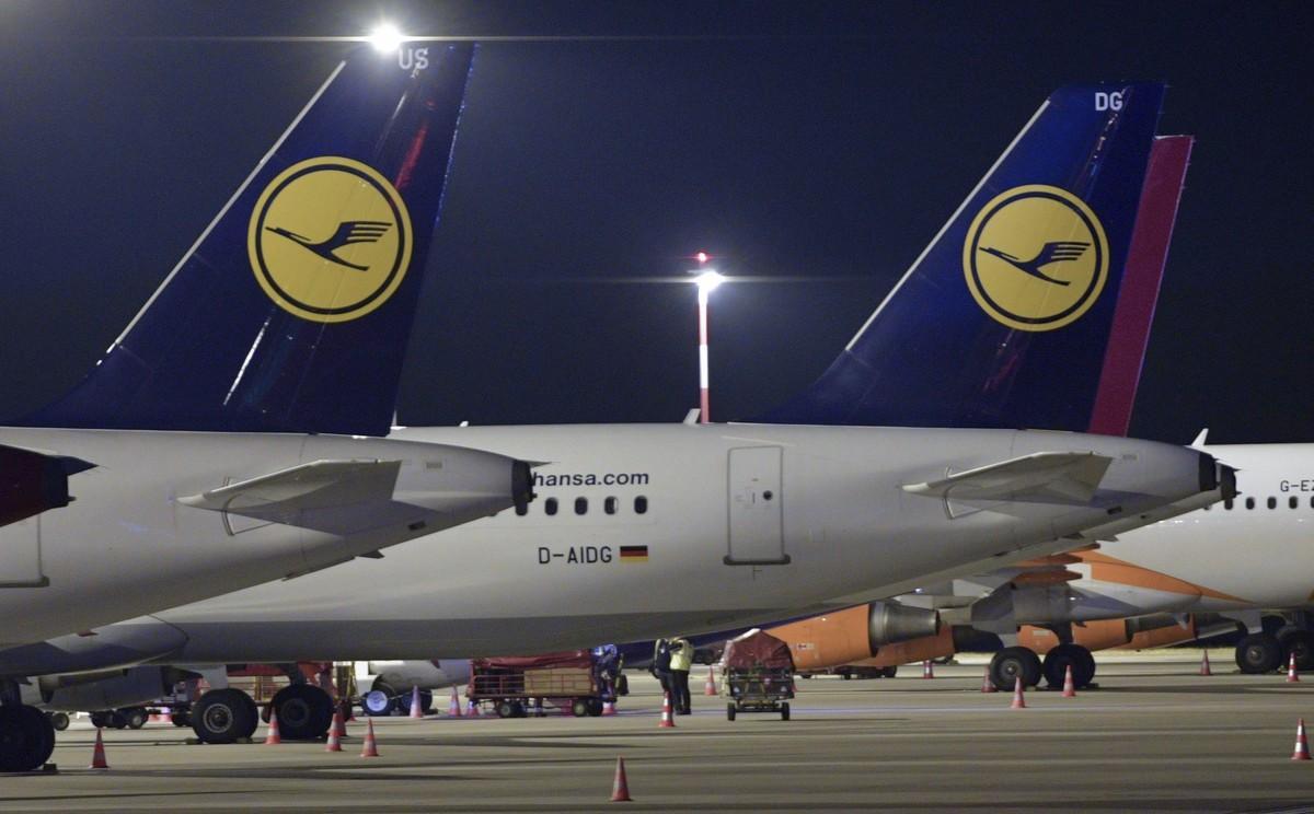 Aviones de Lufthansa en tierra por la huelga de pilotos en el aeropuerto de Hamburgo.