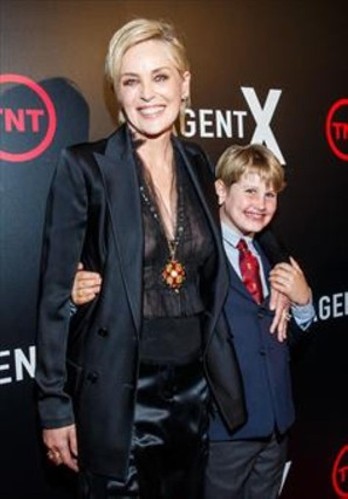 Sharon Stone se lleva de estreno a su hijo mediano