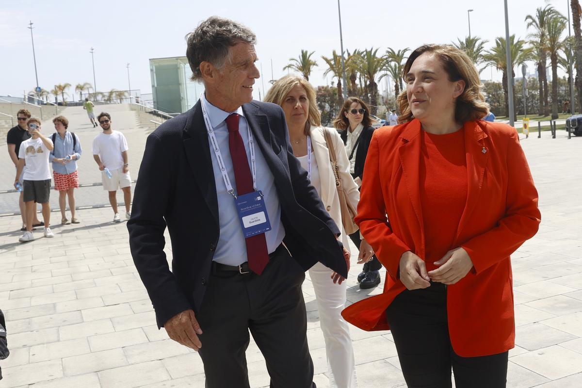 Jaume Guardiola, presidente del Cercle d’Economia, con Colau, a su llegada a la 38 Reunió Cercle d’Economia.