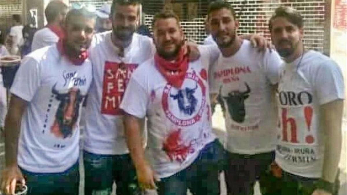 Un jutge resol que espiar la víctima de la violació de 'La manada' no és delicte Un jutge resol que espiar la víctima de la violació de 'La manada' no és delicte